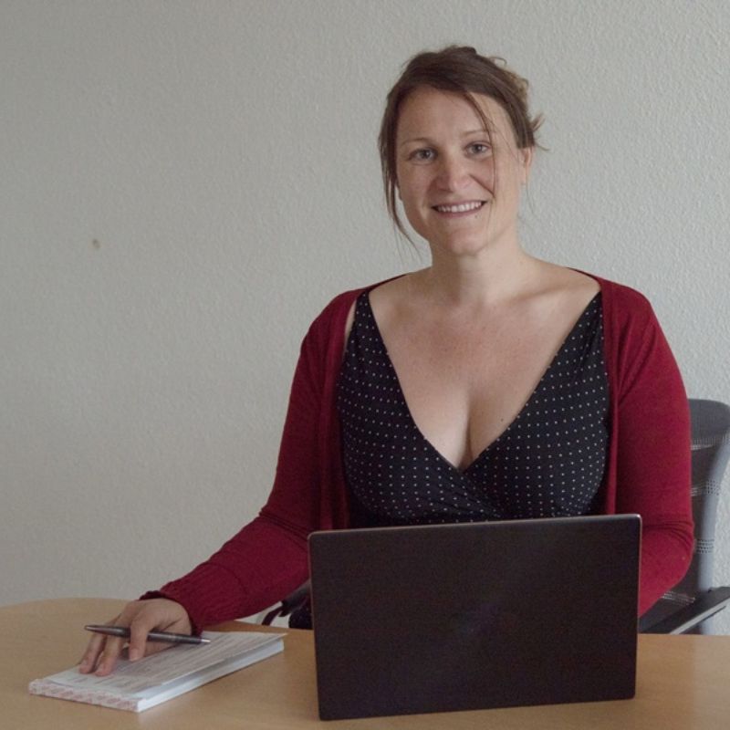 Altes Foto von Goni Boller am Laptop